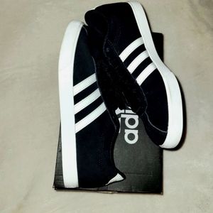 Woman Black Addias Tennis Sneakers